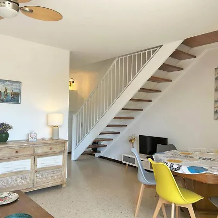 Renove 3 Pieces, Terrasse, Parking Et Climatisation, Proche Centre Et Au Lavandou - Fr-1-251-513 Le Lavandou