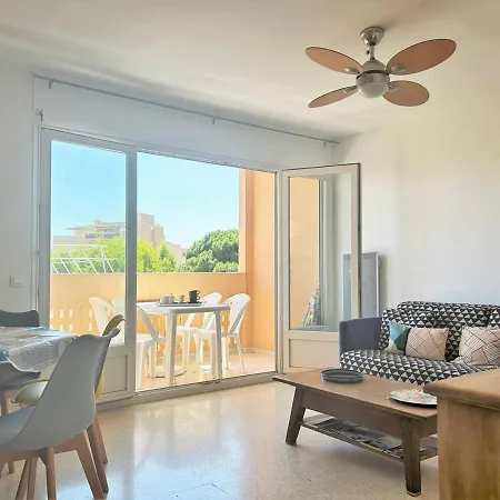 Renove 3 Pieces, Terrasse, Parking Et Climatisation, Proche Centre Et Au Lavandou - Fr-1-251-513 Le Lavandou
