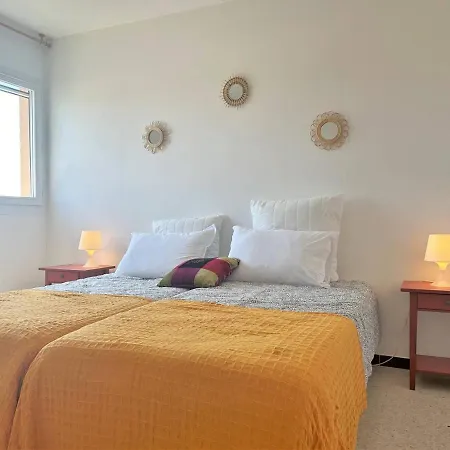 Renove 3 Pieces, Terrasse, Parking Et Climatisation, Proche Centre Et Au Lavandou - Fr-1-251-513 Le Lavandou