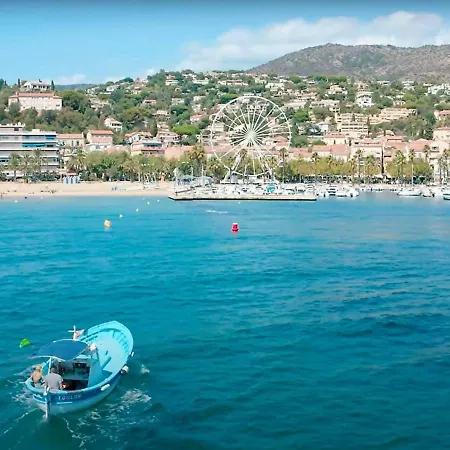 Renove 3 Pieces, Terrasse, Parking Et Climatisation, Proche Centre Et Au Lavandou - Fr-1-251-513 Le Lavandou