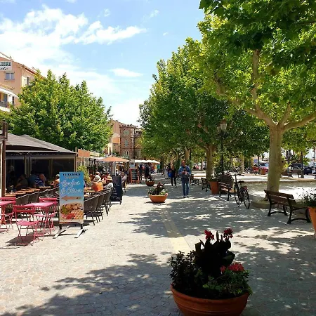 Renove 3 Pieces, Terrasse, Parking Et Climatisation, Proche Centre Et Au Lavandou - Fr-1-251-513 Le Lavandou