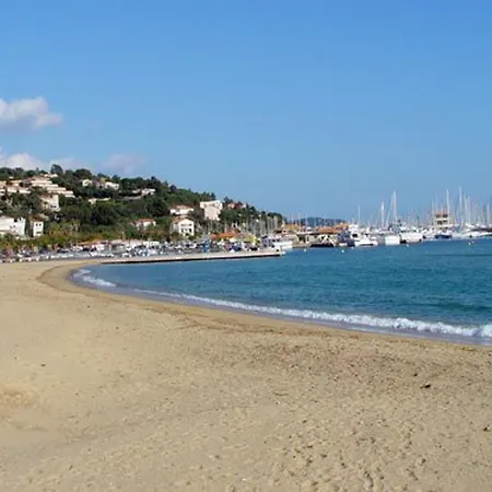 Renove 3 Pieces, Terrasse, Parking Et Climatisation, Proche Centre Et Au Lavandou - Fr-1-251-513 *